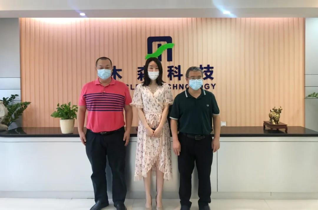 黨工委副書記、管委會副主任黃晨光一行領導蒞臨我司視察走訪